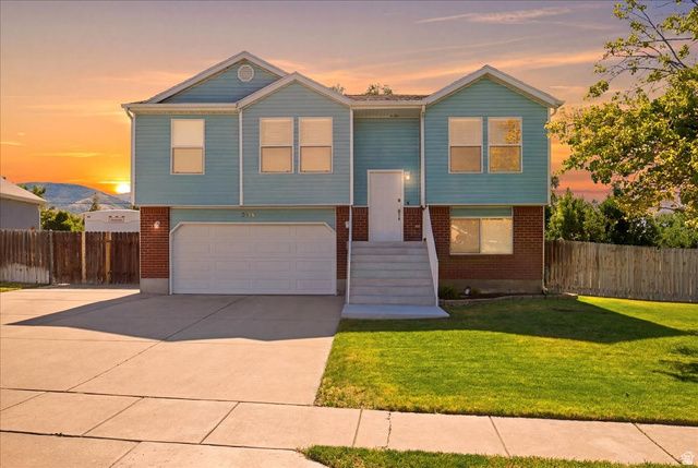3016 S FETZER DR, Magna, UT 84044