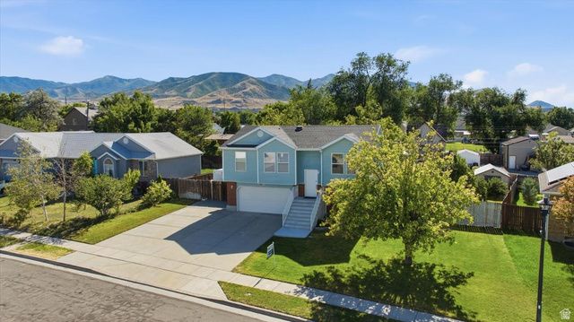 3016 S FETZER DR, Magna, UT 84044