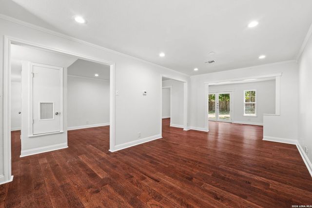 210 Fantasia St, San Antonio, TX 78216