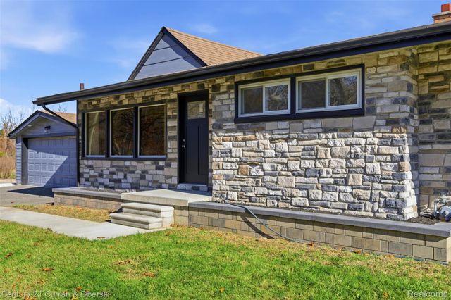 17901 Inkster Road, Brownstown Charter Township, MI 48174