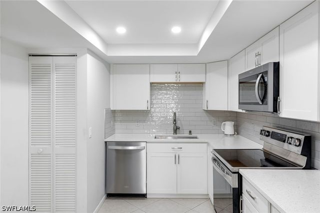 5954 Pelican Bay BLVD 222, Naples, FL 34108