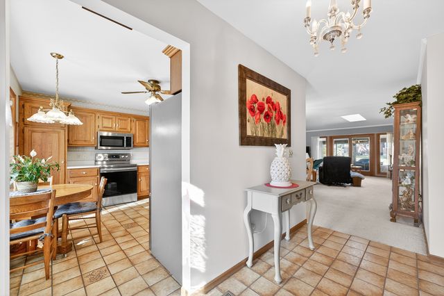 2708 Greenwood Acres Drive 2708, Dekalb, IL 60115