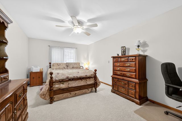 2708 Greenwood Acres Drive 2708, Dekalb, IL 60115