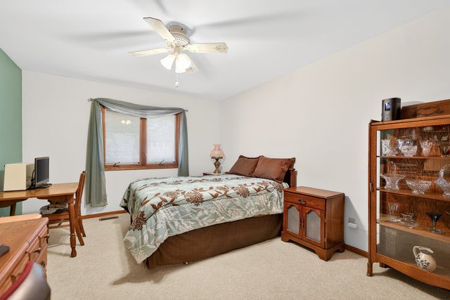 2708 Greenwood Acres Drive 2708, Dekalb, IL 60115