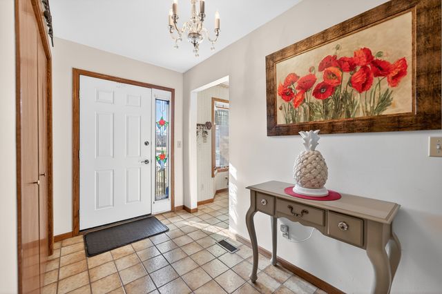 2708 Greenwood Acres Drive 2708, Dekalb, IL 60115