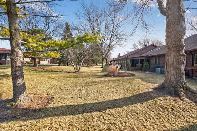 2708 Greenwood Acres Drive 2708, Dekalb, IL 60115