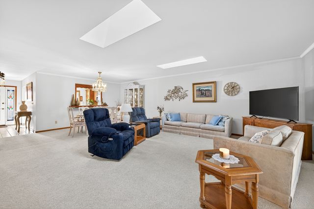 2708 Greenwood Acres Drive 2708, Dekalb, IL 60115