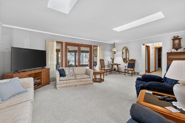 2708 Greenwood Acres Drive 2708, Dekalb, IL 60115