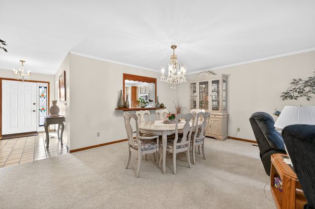 2708 Greenwood Acres Drive 2708, Dekalb, IL 60115