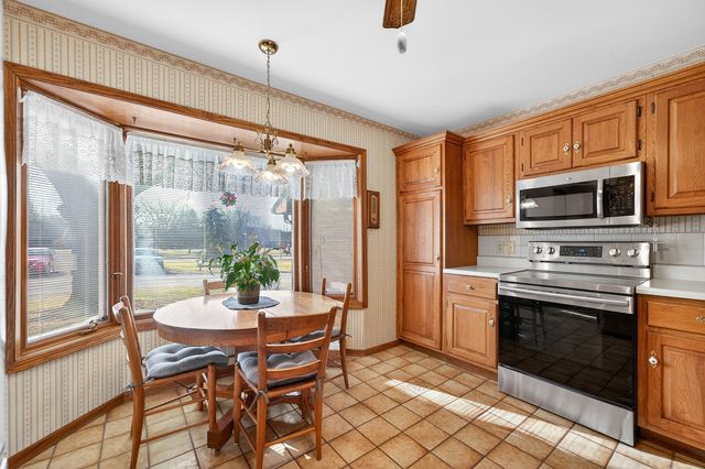 2708 Greenwood Acres Drive 2708, Dekalb, IL 60115