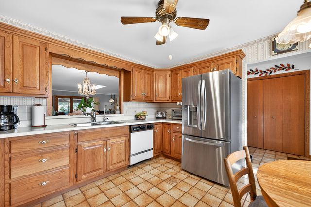 2708 Greenwood Acres Drive 2708, Dekalb, IL 60115