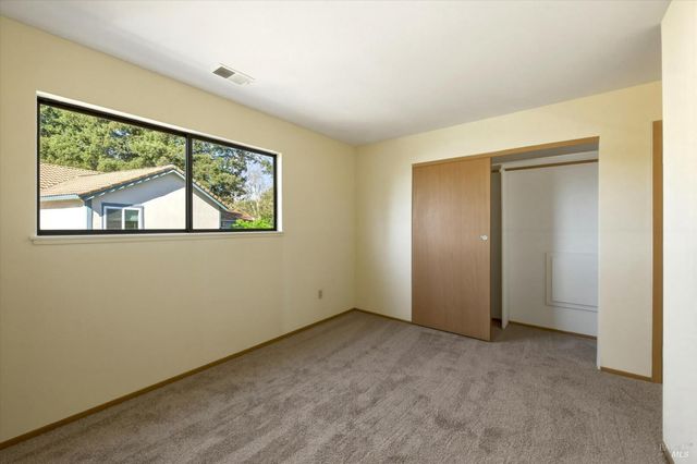 29 Feeney Dr, Rohnert Park, CA 94928