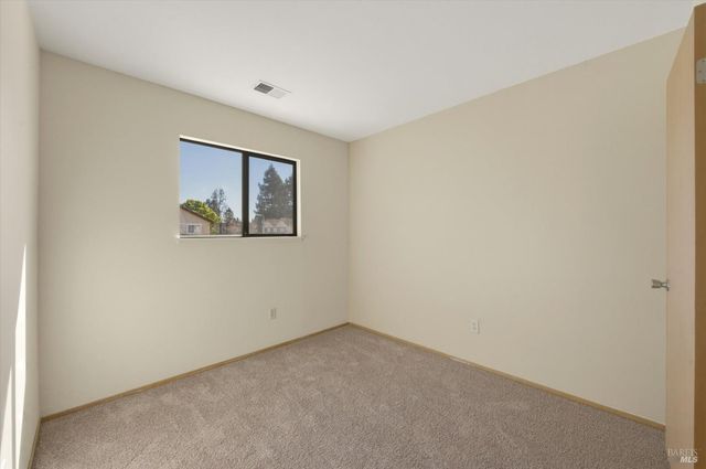 29 Feeney Dr, Rohnert Park, CA 94928