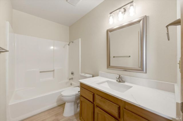 29 Feeney Dr, Rohnert Park, CA 94928