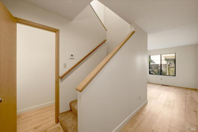 29 Feeney Dr, Rohnert Park, CA 94928