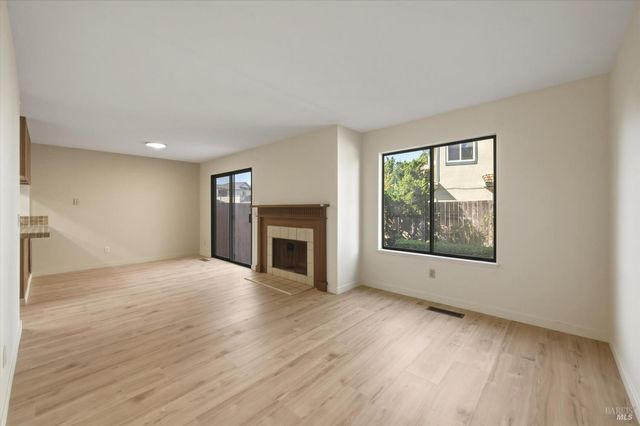 29 Feeney Dr, Rohnert Park, CA 94928