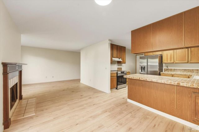 29 Feeney Dr, Rohnert Park, CA 94928