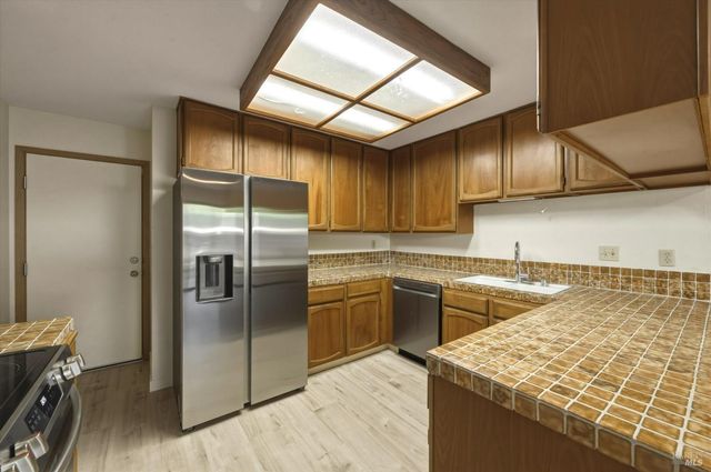 29 Feeney Dr, Rohnert Park, CA 94928