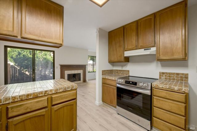 29 Feeney Dr, Rohnert Park, CA 94928