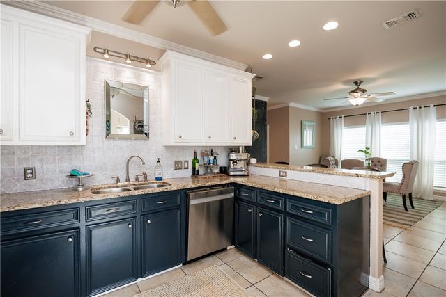 4114 Cross River Dr, Corpus Christi, TX 78410