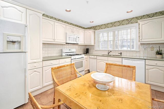 5 Wyndham Close, White Plains, NY 10605