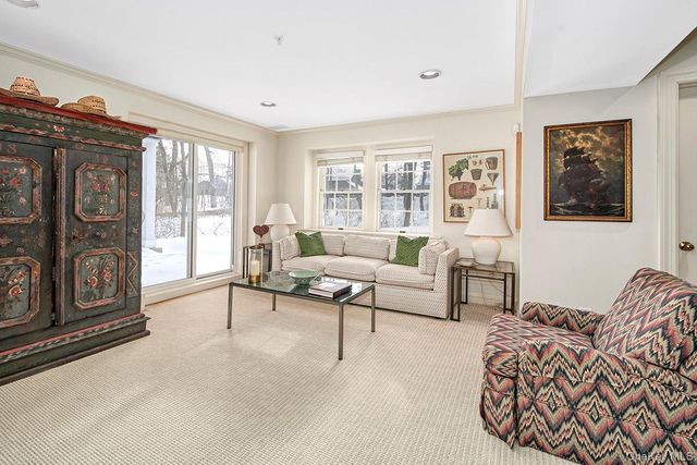 5 Wyndham Close, White Plains, NY 10605