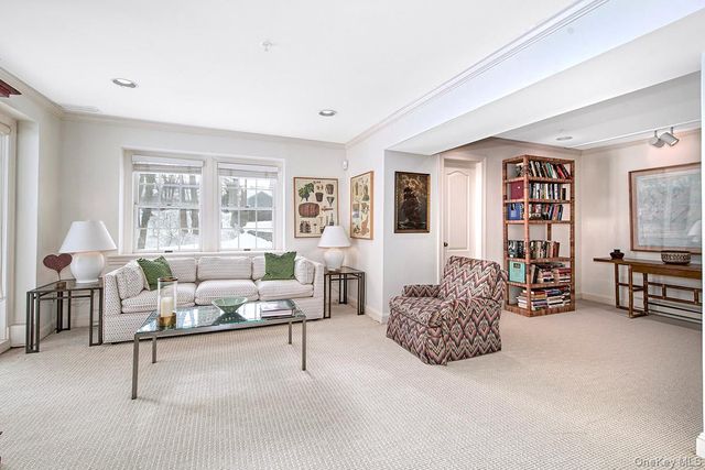 5 Wyndham Close, White Plains, NY 10605