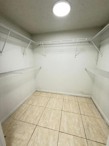 13499 Biscayne Blvd 1114, North Miami, FL 33181