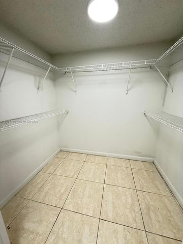 13499 Biscayne Blvd 1114, North Miami, FL 33181