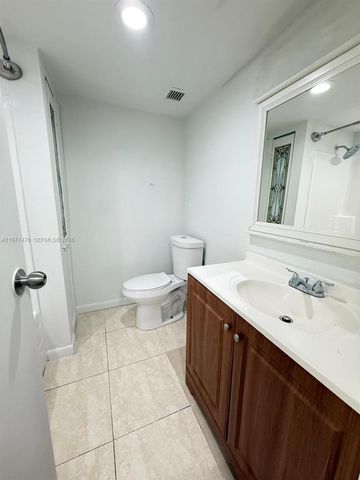 13499 Biscayne Blvd 1114, North Miami, FL 33181