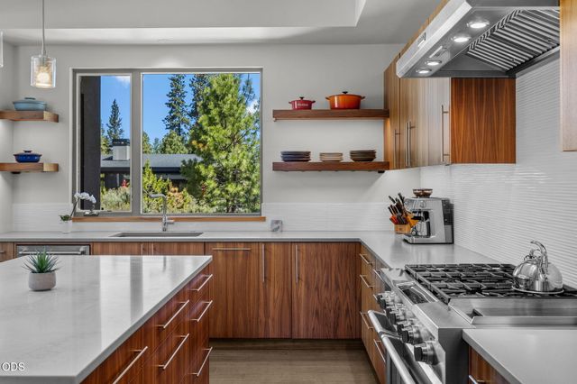 19460 Randall Court, Bend, OR 97702