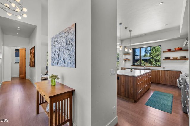 19460 Randall Court, Bend, OR 97702