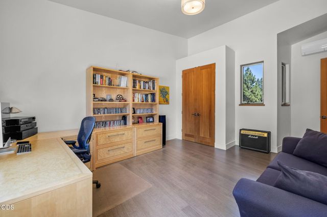 19460 Randall Court, Bend, OR 97702