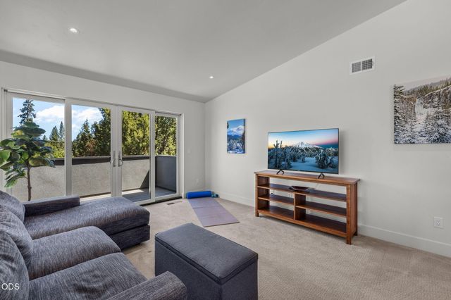 19460 Randall Court, Bend, OR 97702