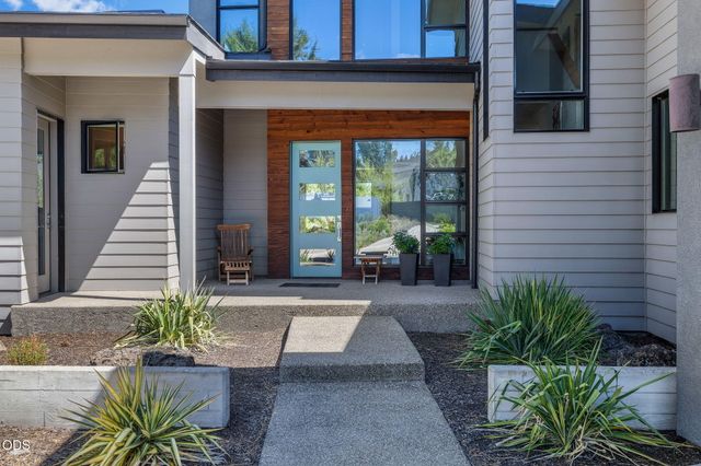 19460 Randall Court, Bend, OR 97702