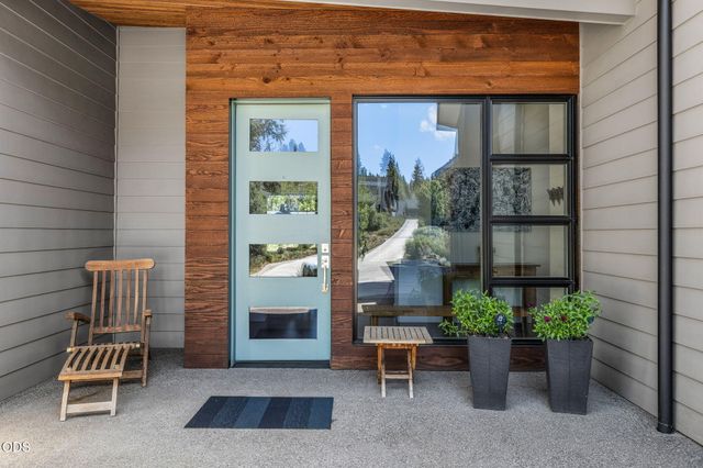 19460 Randall Court, Bend, OR 97702