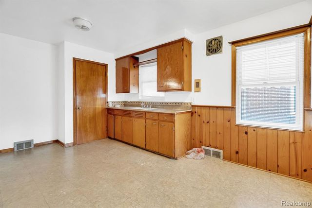 8227 Bingham Street, Detroit, MI 48228