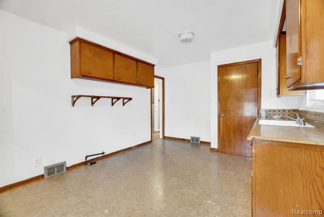 8227 Bingham Street, Detroit, MI 48228