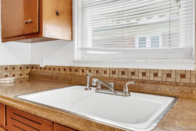 8227 Bingham Street, Detroit, MI 48228