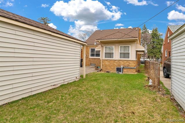 8227 Bingham Street, Detroit, MI 48228