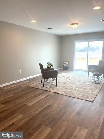 19 PACIFIC AVENUE, Milroy, PA 17063