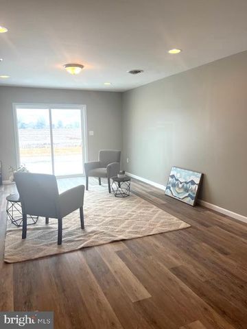 19 PACIFIC AVENUE, Milroy, PA 17063