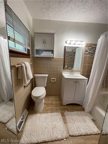 863 Medford Road, Cleveland Heights, OH 44121