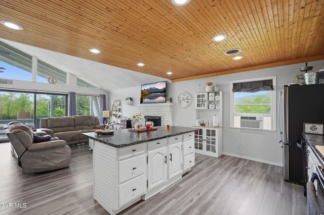 5042 Flat Gap Road, Pound, VA 24279