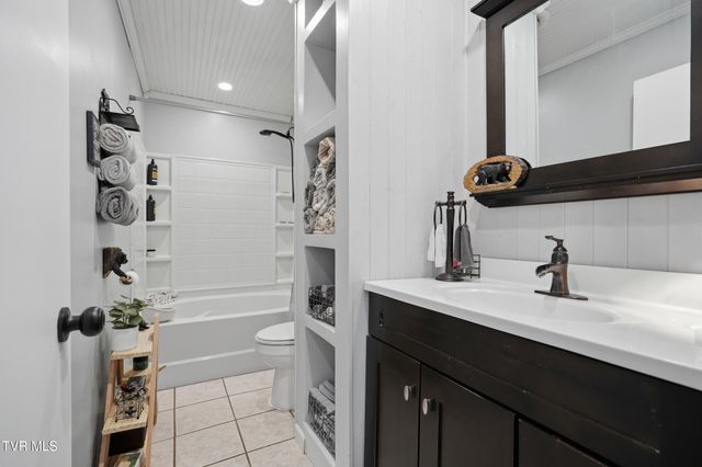 5042 Flat Gap Road, Pound, VA 24279
