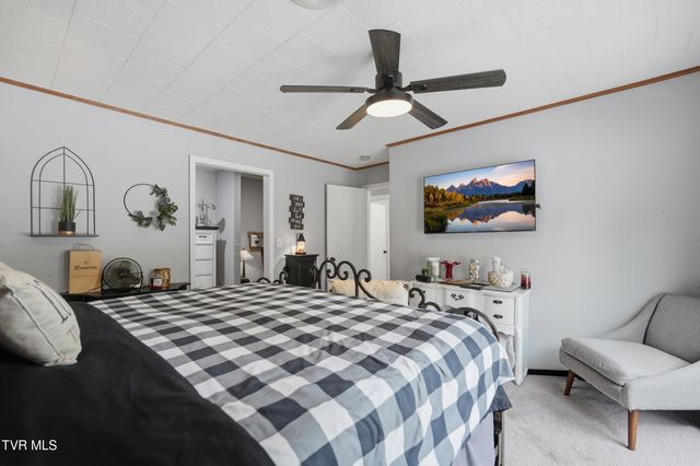 5042 Flat Gap Road, Pound, VA 24279