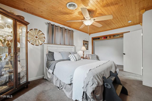 5042 Flat Gap Road, Pound, VA 24279