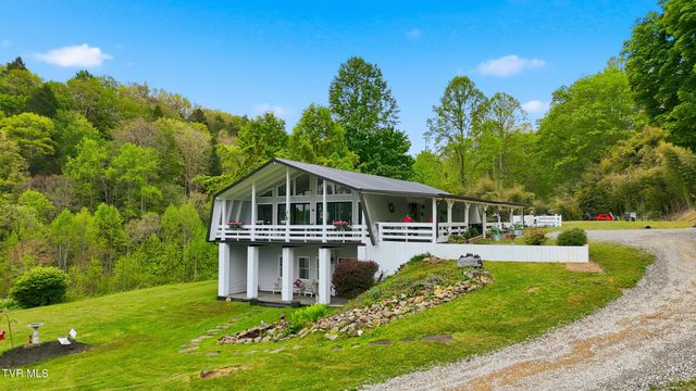 5042 Flat Gap Road, Pound, VA 24279