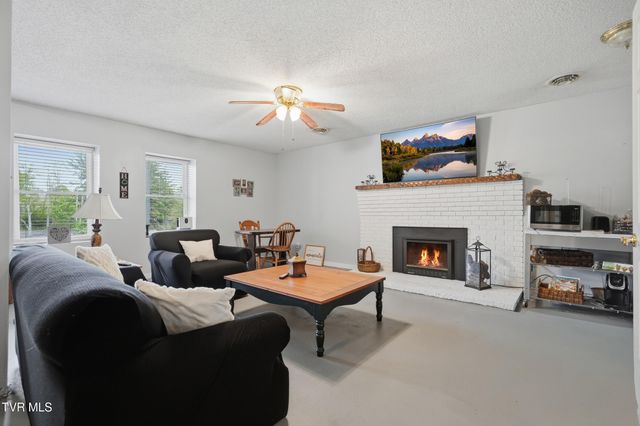 5042 Flat Gap Road, Pound, VA 24279