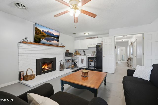 5042 Flat Gap Road, Pound, VA 24279